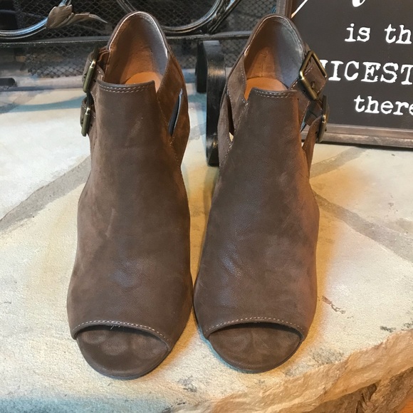 🎉HP🎉 NWOT Chinese Laundry Peep Toe Booties 7 1/2 - Picture 3 of 8